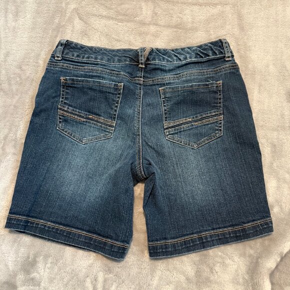 Maurices M Jeans Medium Wash Denim Shorts Size 9/10 7" Inseam Midi Stretch - Picture 2 of 8